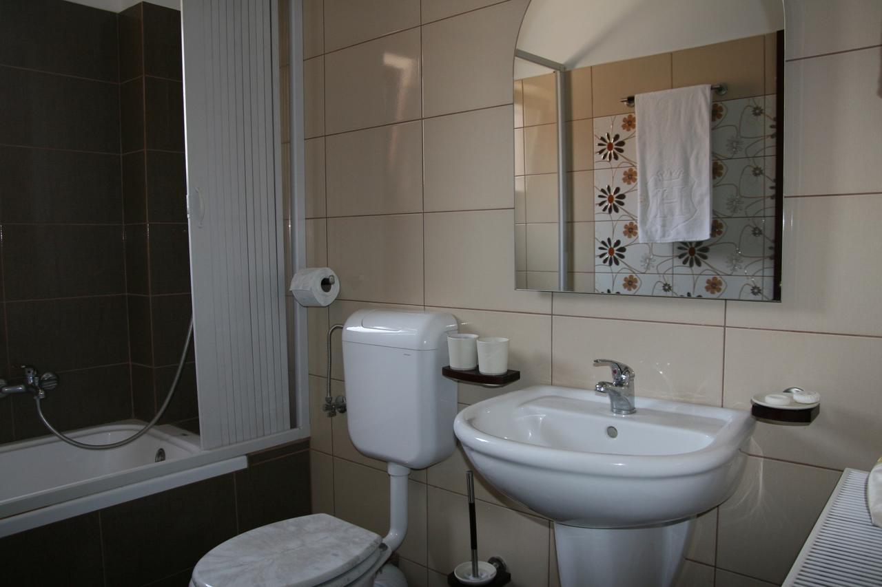Hotel Kilometrul Zero Drăgăşani Kültér fotó
