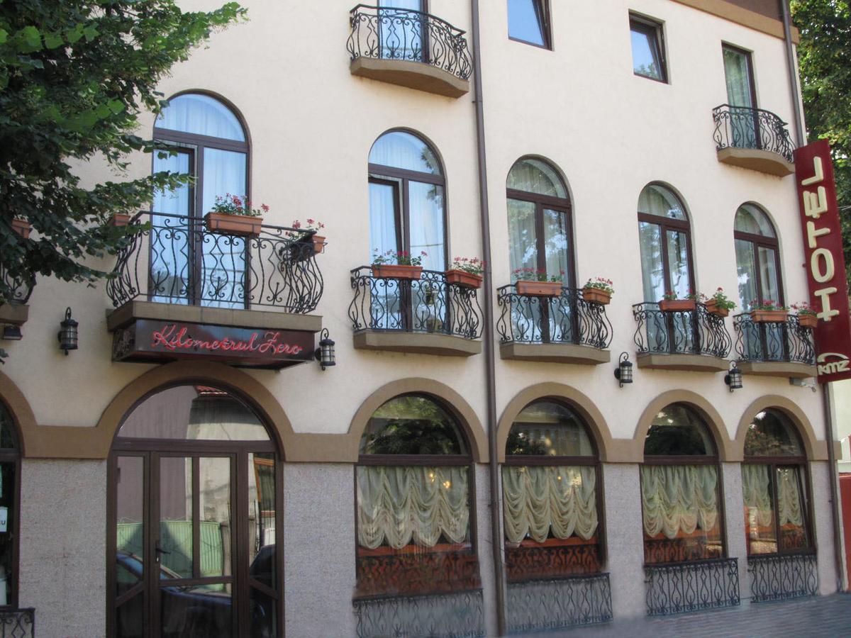 Hotel Kilometrul Zero Drăgăşani Kültér fotó