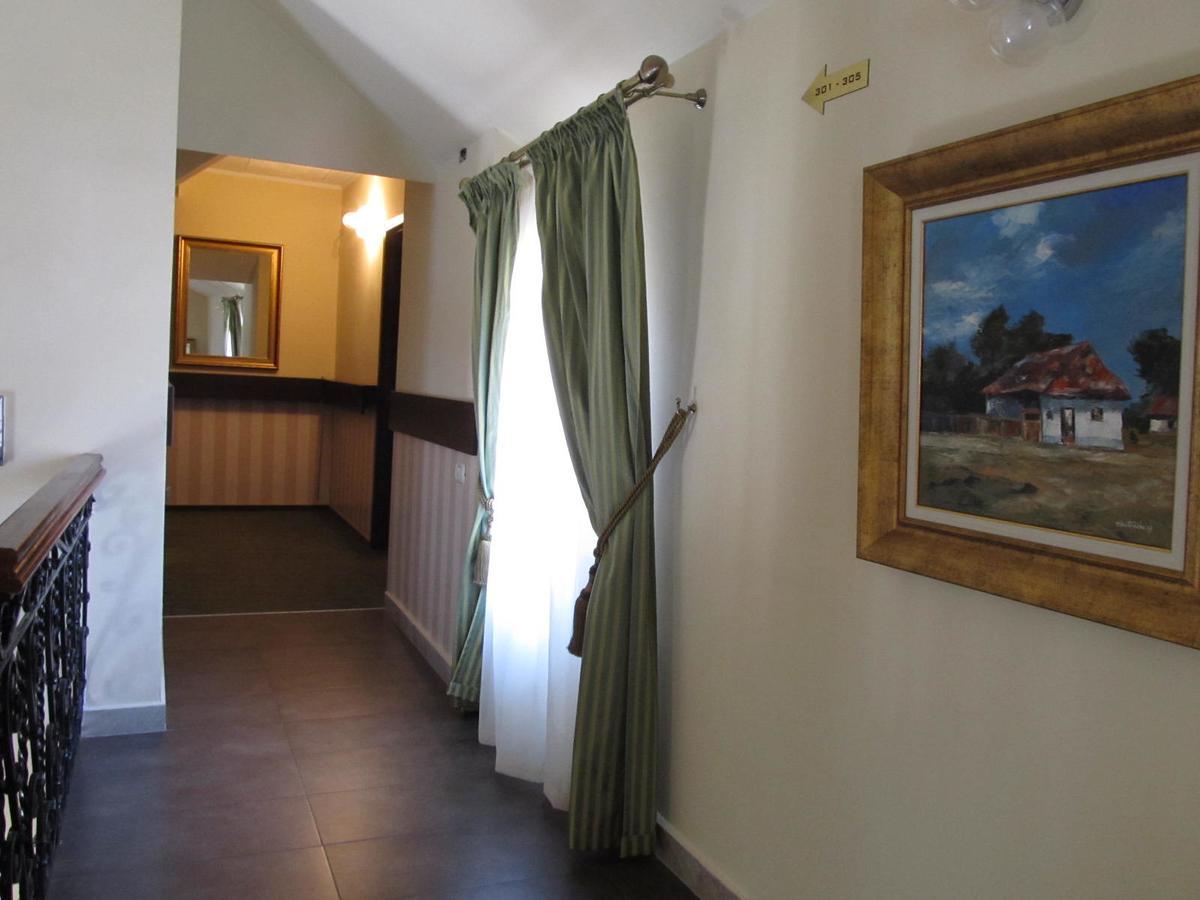Hotel Kilometrul Zero Drăgăşani Kültér fotó