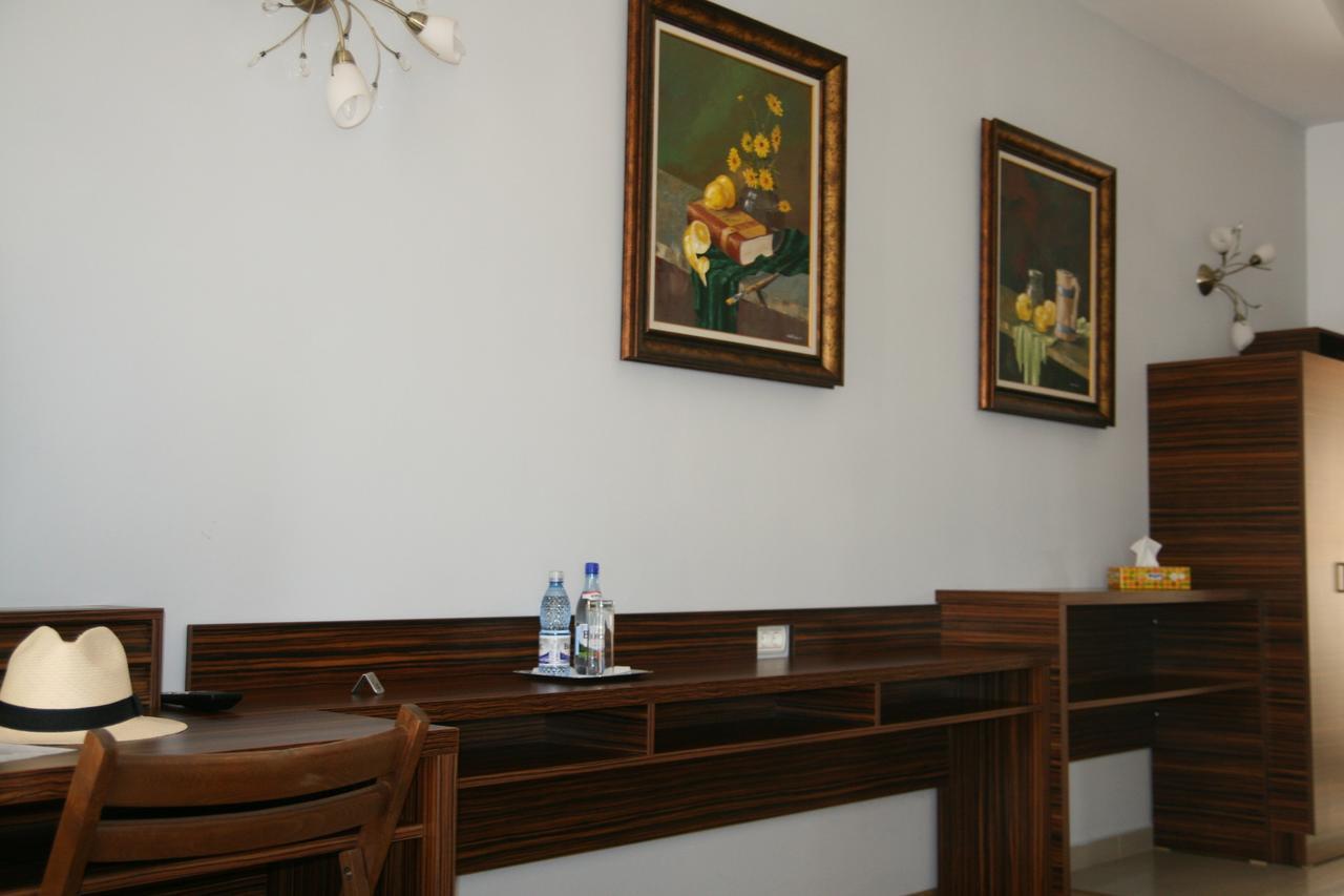 Hotel Kilometrul Zero Drăgăşani Kültér fotó