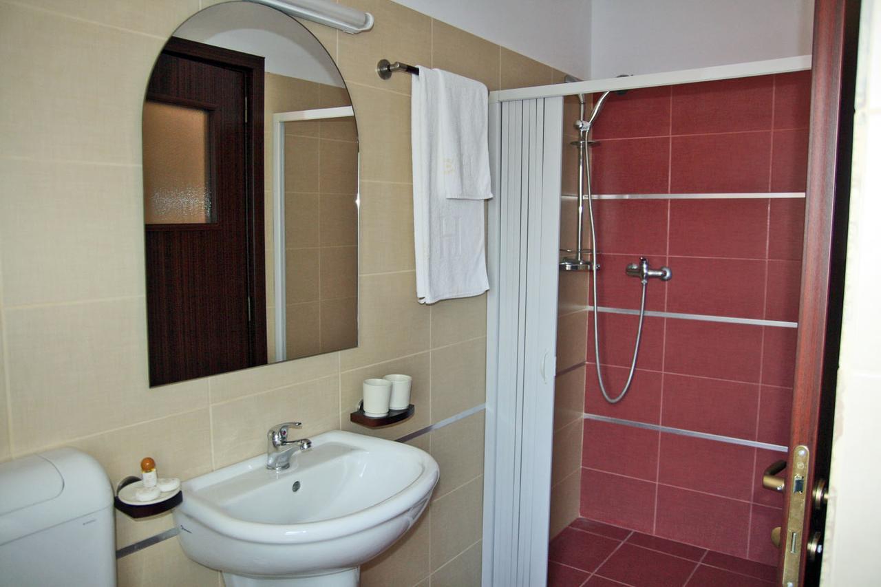 Hotel Kilometrul Zero Drăgăşani Kültér fotó