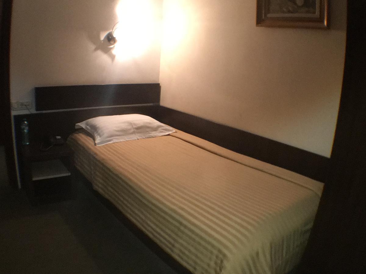 Hotel Kilometrul Zero Drăgăşani Kültér fotó
